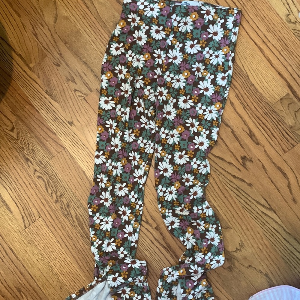 hollister ultra high rise groovy flower pants